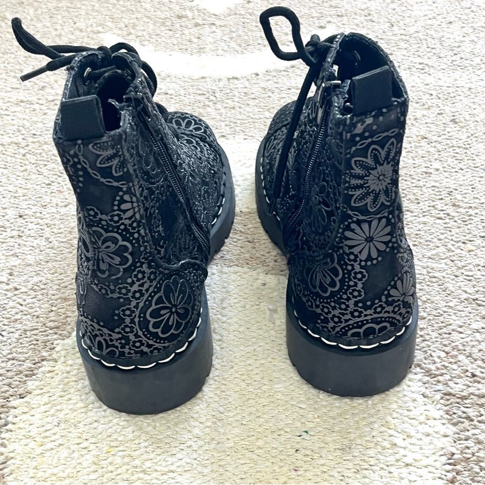 TUK Anarchic Black Doily Print 7 Eye Lace Up Combat Style Boots Size 6 - Picture 7 of 10
